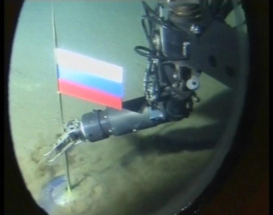 A video grab shows the view out of the porthole of a Russian miniature submarine as its robotic arm plants the Russian flag on the seabed 14,000 feet below the North Pole August 2, 2007. © Reuters TV