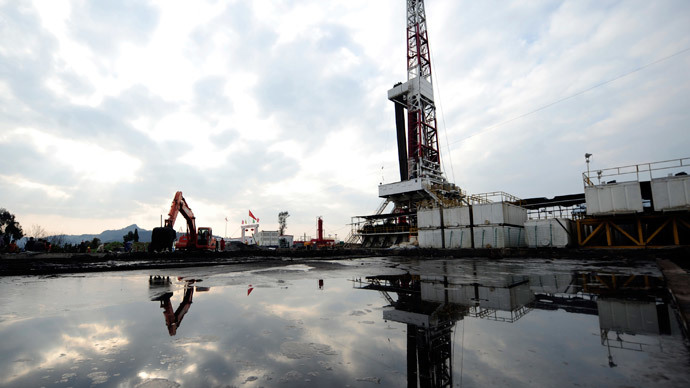 A natural gas appraisal well of Sinopec is seen behind a treatment pond of drilling waste in Langzhong county, Sichuan province  (Reuters / Stringer) 