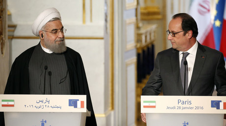 French President Francois Hollande (R) and Iran's President Hassan Rouhani attend a joint news conference at the Elysee Palace in Paris, France, January 28, 2016. © Charles Platiau