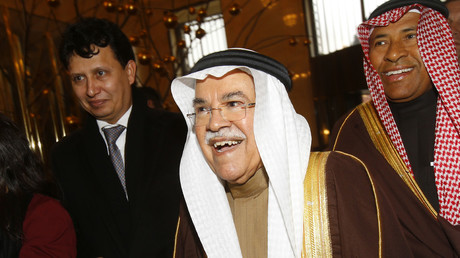 Saudi Arabian Oil Minister Ali al-Naimi (C) arrives at his hotel ahead of a meeting of OPEC oil ministers in Vienna, Austria, December 1, 2015. © Heinz-Peter Bader