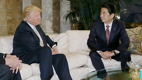 This handout picture, released by Japan's Cabinet Secretariat on November 18, 2016 shows Japanese Prime Minister Shinzo Abe (R) in a meeting with US president-elect Donald Trump (L) in New York © HO