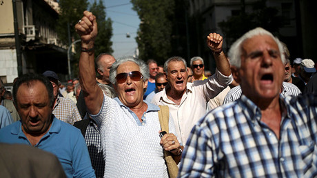 Greek pensioners shout slogans during a demonstration against planned pension cuts, in Athens, Greece, October 3, 2016. © Alkis Konstantinidis