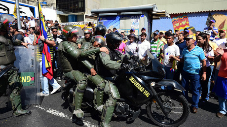Venezuelan National Guard personnel in riot gear deploy in front of the the National Assembly in Caracas, on January 5, 2016 in support of their newly elected deputies in the day of their installation. © Ronaldo Schemidt 