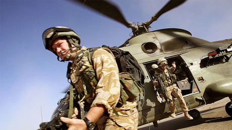 FILE PHOTO: British soldiers jump out of a helicopter © Damir Sagolj