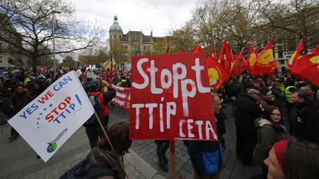 Protesters demonstrate against against Comprehensive Economic and Trade Agreement (CETA) and Transatlantic Trade and Investment Partnership (TTIP) agreements ahead of U.S. President Barack Obama's visit in Hannover, Germany © Kai Pfaffenbach