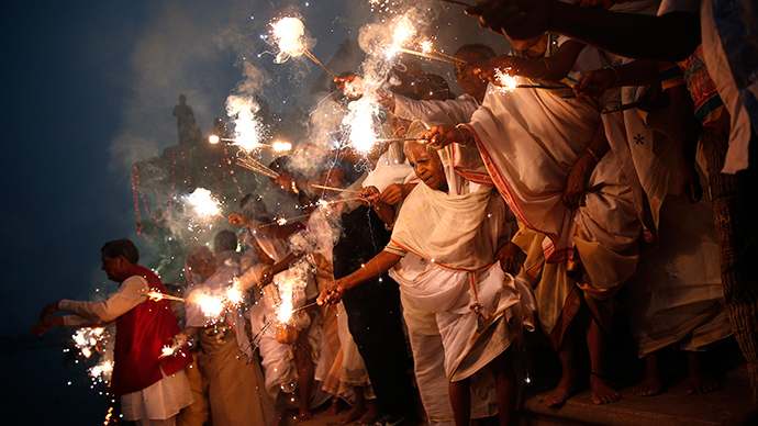 Widows, who have been abandoned by their families, light sparklers after offering prayers on the banks of the river Yamuna as part of Diwali celebrations organised by non-governmental organisation Sulabh International in Vrindavan, in the northern Indian state of Uttar Pradesh October 21, 2014 (Reuters / Ahmad Masood)