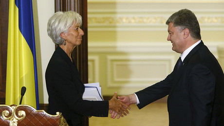 Ukrainian President Petro Poroshenko greets International Monetary Fund (IMF) Managing Director Christine Lagarde © Valentyn Ogirenko