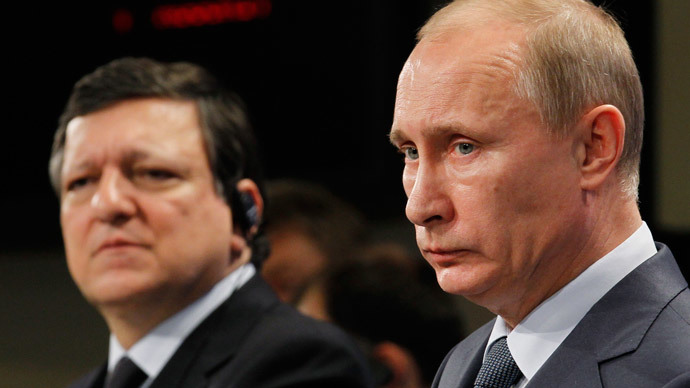 Russia's President Vladimir Putin (R) with European Commission President Jose Manuel Barroso.(Reuters / Yves Herman)