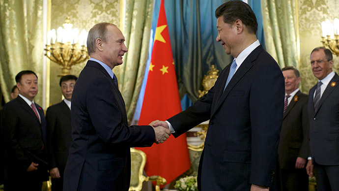 Russia's President Vladimir Putin (L) shakes hands with China's President Xi Jinping. (Reuters/Alexander Zemlianichenko)