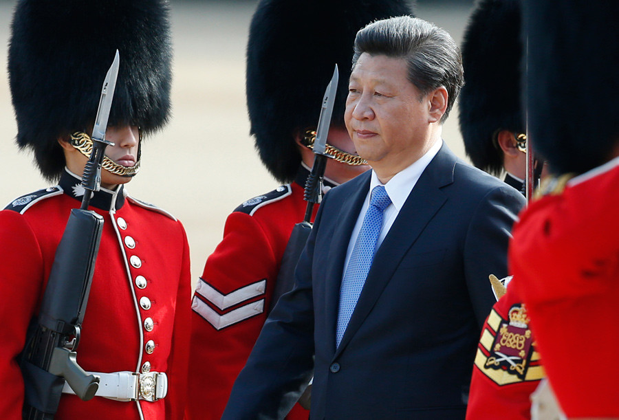 China's President Xi Jinping reviews an honour guard during his official welcoming ceremony in London, Britain, October 20, 2015. © Alastair Grant / Pool