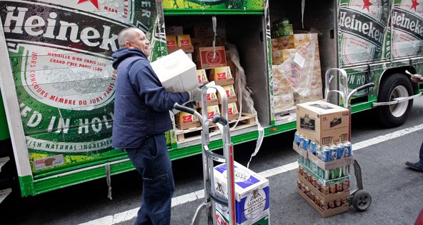 Heineken offered to pay more than $4 billion for a stake in Asia Pacific Breweries, the maker of Tiger Beer.