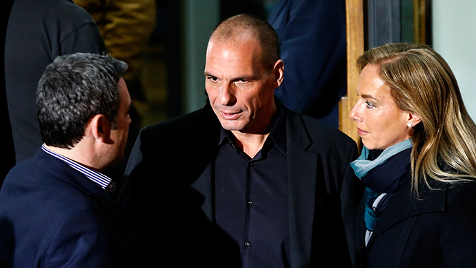 Greek economist Yanis Varoufakis (C) is seen outside the Syriza party headquarters in Athens, late January 25, 2015 (Reuters / Alkis Konstantinidis)
