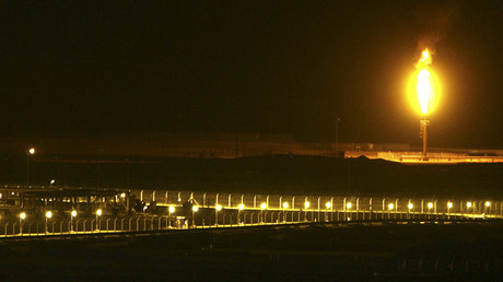 Shaybah oilfield complex is seen at night in the Rub' al-Khali desert, Saudi Arabia © Ali Jarekji 
