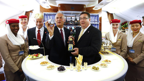 The lounge and bar area at the business class deck after the first landing of an Emirates Airbus A380 © Kai Pfaffenbach / Reuters