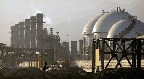 A view of a petrochemical complex in Assaluyeh on Iran's Persian Gulf coast. © Morteza Nikoubazl