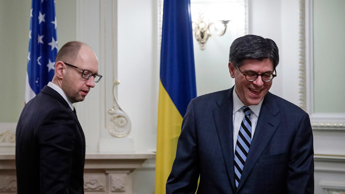 U.S. Treasury Secretary Jack Lew smiles during a meeting with Ukraine's Prime Minister Arseny Yatseniuk (L) in Kiev January 28, 2015.(Reuters / Gleb Garanich)