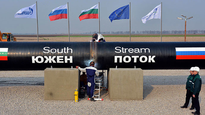 This picture taken on October 31, 2013, shows workers welding pipes during the symbolic start of the construction of the Bulgarian section of Russian gas giant Gazprom's South Stream pipeline near the village of Rasovo. (AFP Photo)