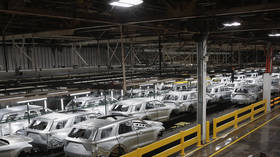 Major carmaker to slash output