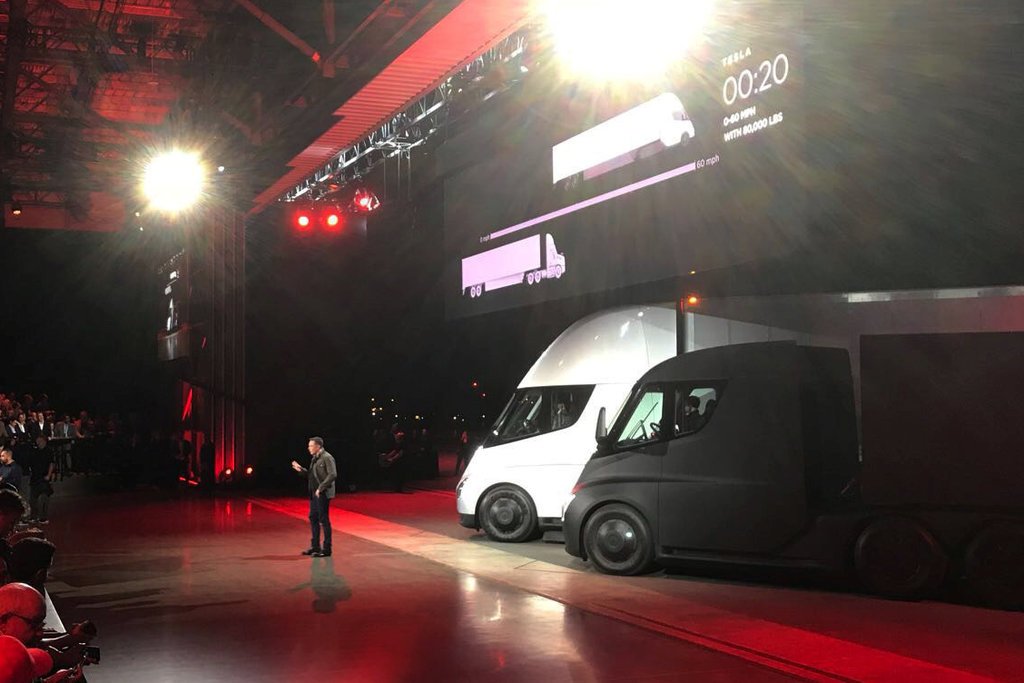 Elon Musk, chief executive of Tesla, revealed the company’s new electric semi truck at a Thursday night presentation in Hawthorne, Calif.