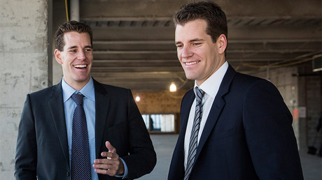 Cameron Winklevoss (L) and his brother Tyler Winklevoss © Andrew Burton / Getty Images North America