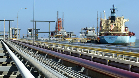 An oil tanker is seen at Jose refinery cargo terminal in Venezuela © Jorge Silva